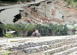 kondisi jalan lonsor di lais