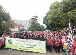 Masyarakat Dan Pelajar Antusias Mengikuti Jalan Santai